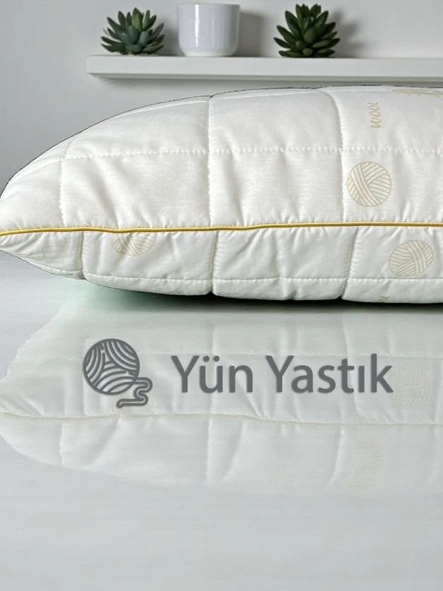 Bella home Yun / Wollen Hoofdkussen 50 x 70 cm