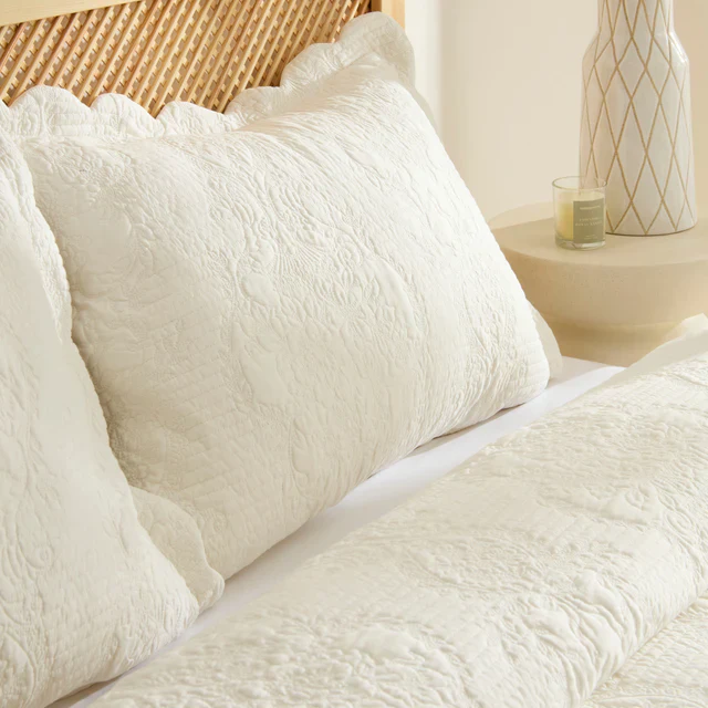 Camille Sprei Set Ecru 230x240 cm + 2 (50x70 cm) - Image 2