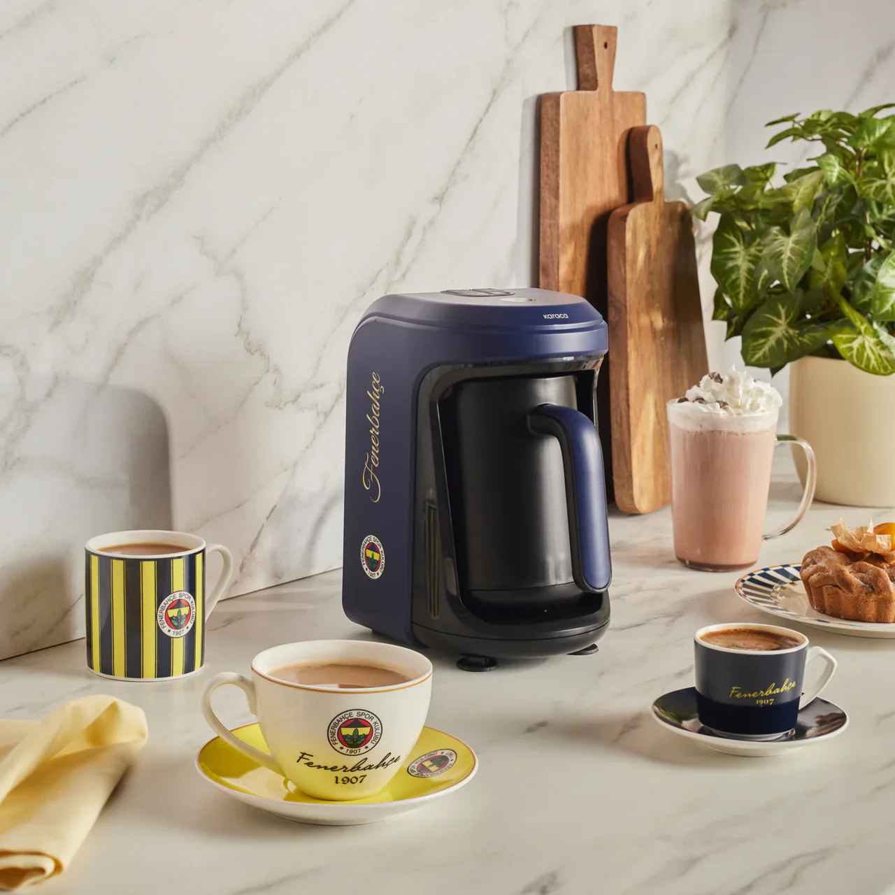 Karaca x Fenerbahce gelicentieerde Hatır Hüps Turkse koffiemachine met melkfunctie
