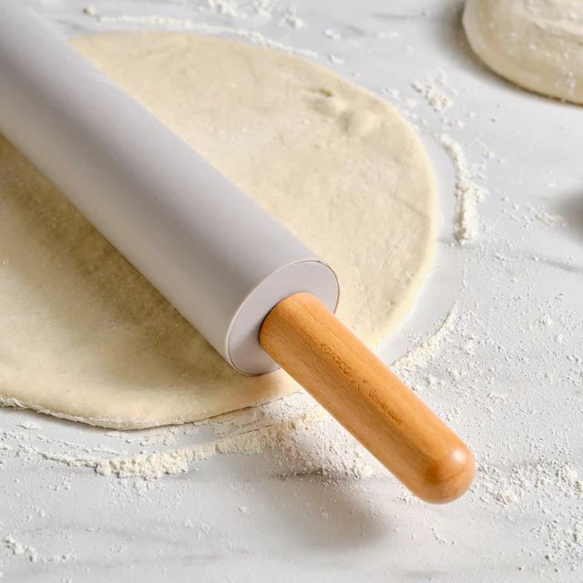 Karaca x Refika Gadgets siliconen deegroller met houten handvat - Image 2