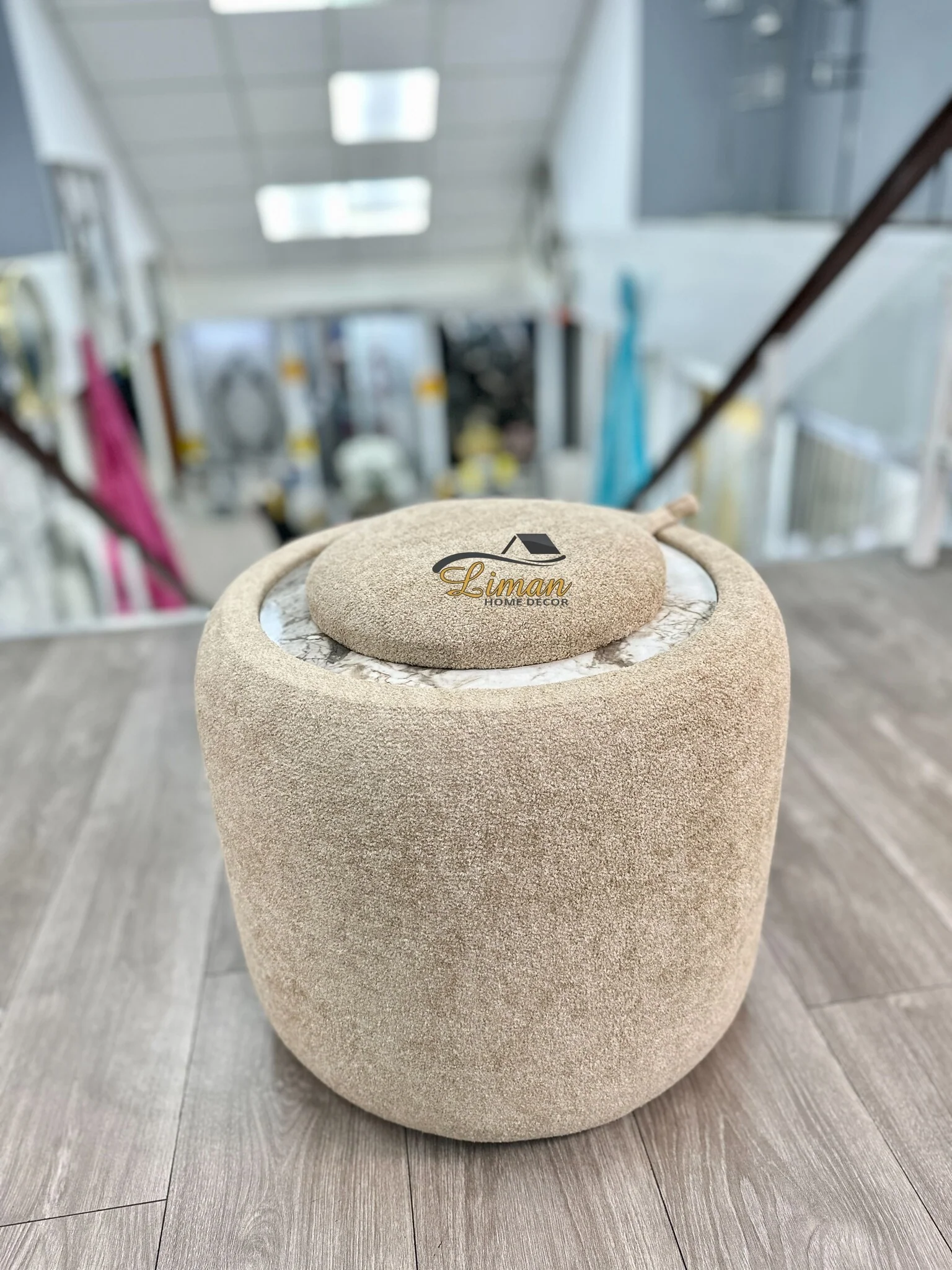 LUXE TEDY POEF MET OPBERGRUIMTE EN BIJZETTAFEL - Image 11