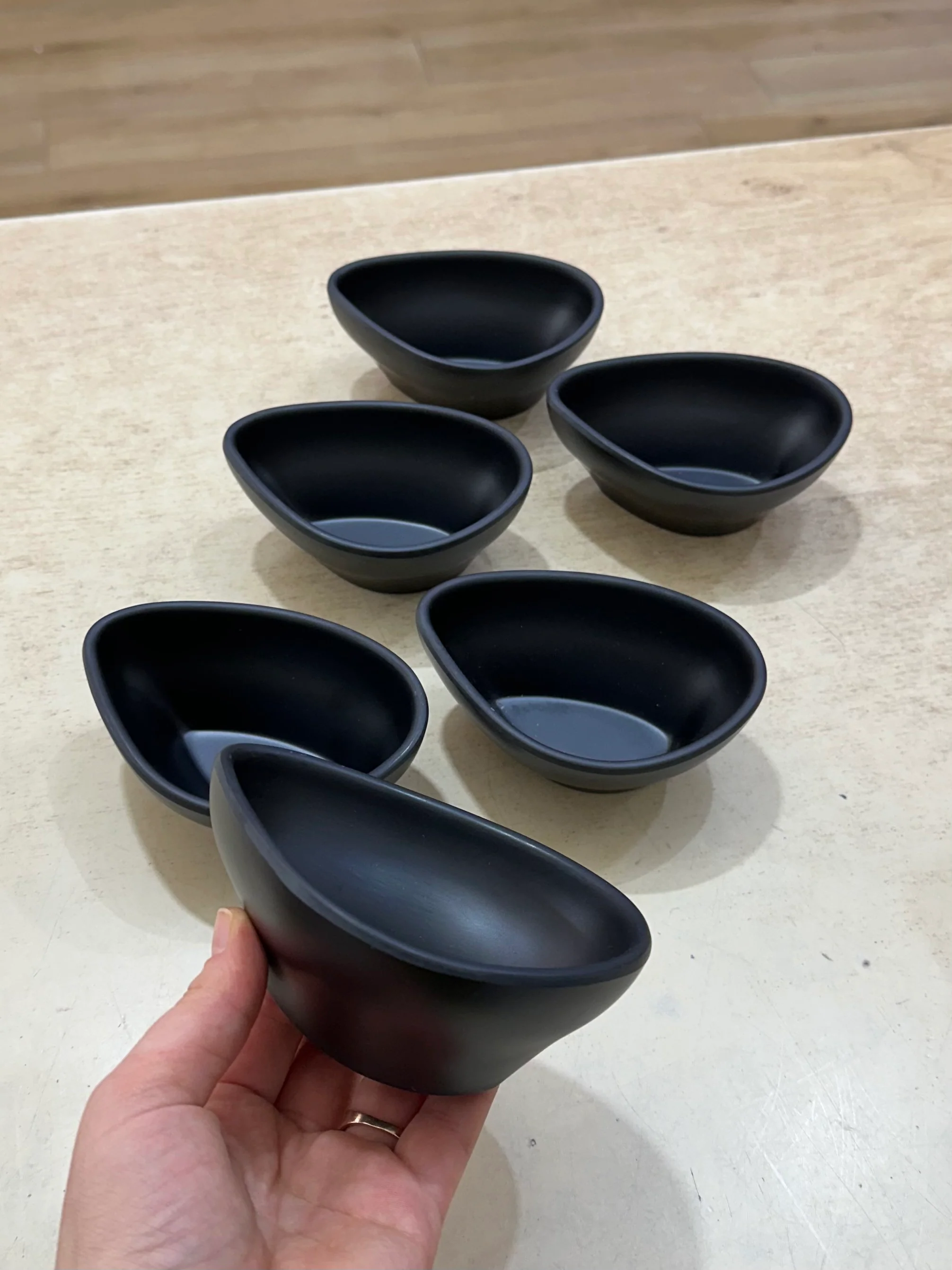 MELAMINE SNACKSET | 6 DELIG ORGANISCH ZWART - Image 2