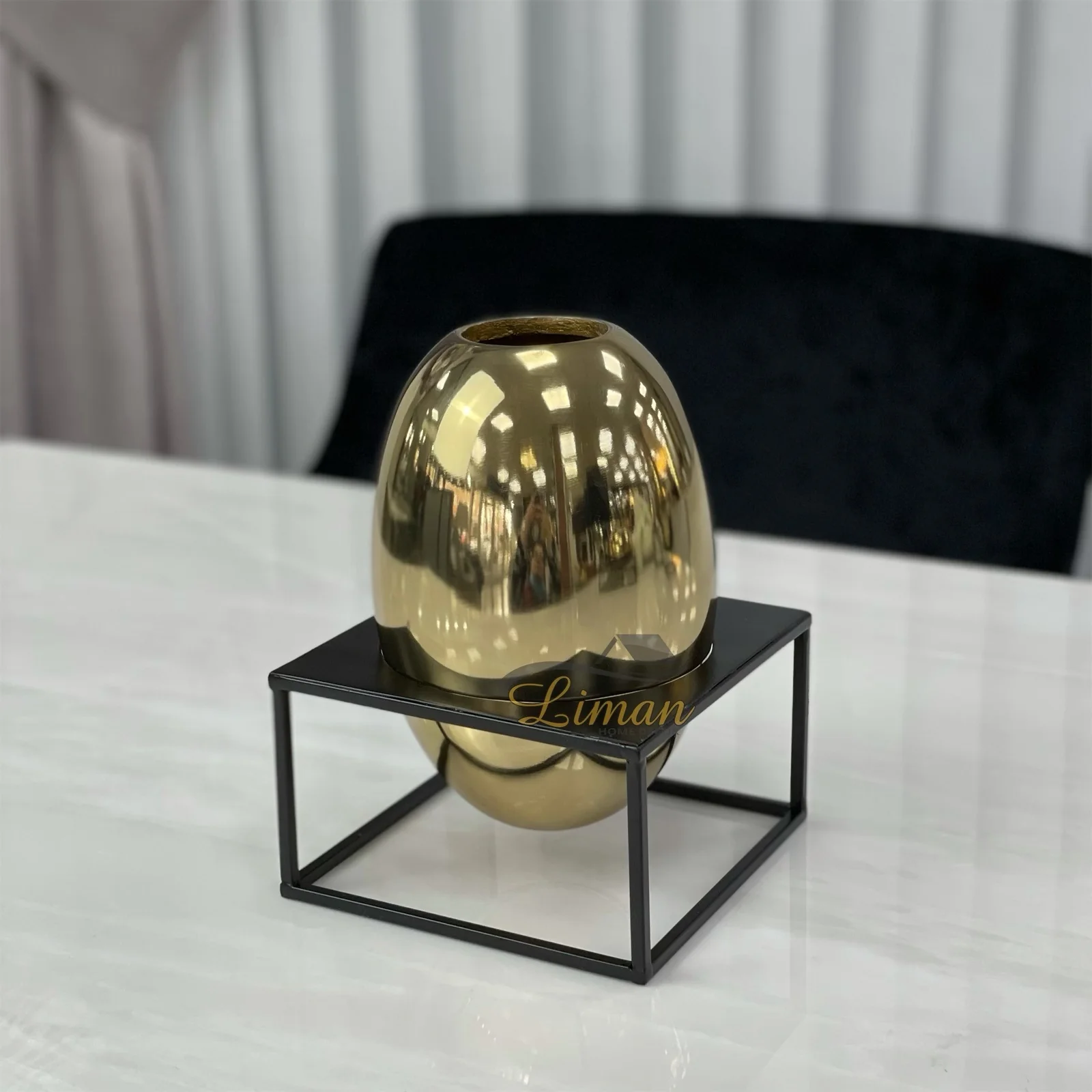 Metalen Decoratie / Vaas Met Stand Goud-Zwart 14x14x20cm - Image 3