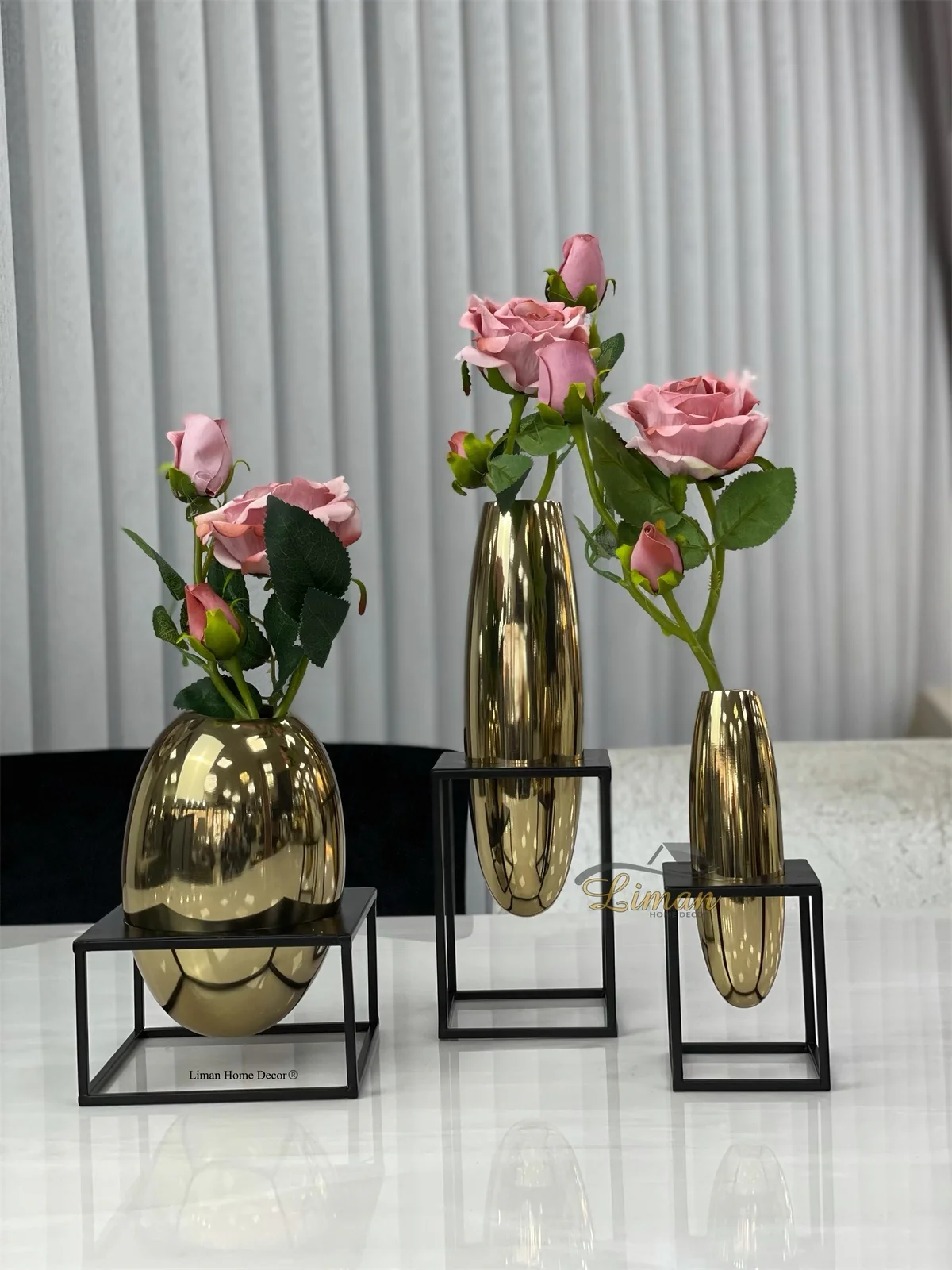 Metalen Decoratie / Vaas Met Stand Goud-Zwart 14x14x20cm - Image 4