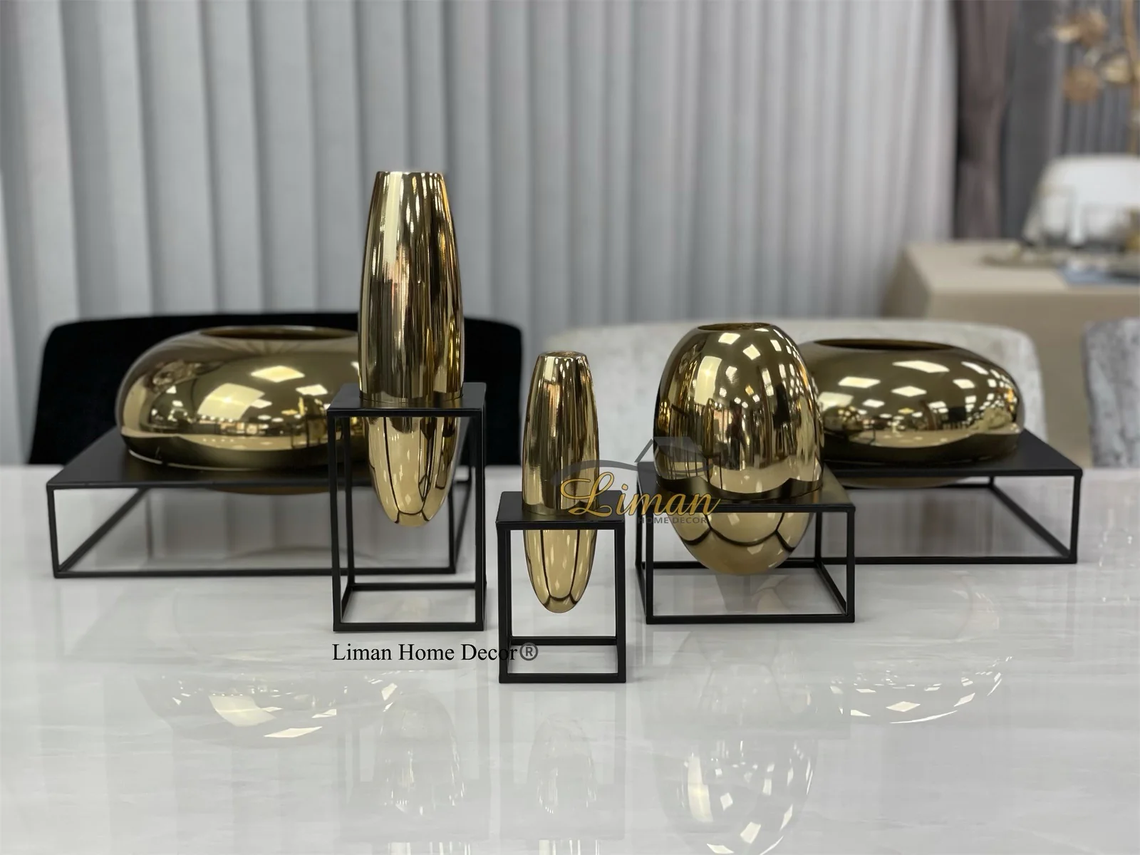 Metalen Decoratie / Vaas Met Stand Goud-Zwart 14x14x20cm - Image 5