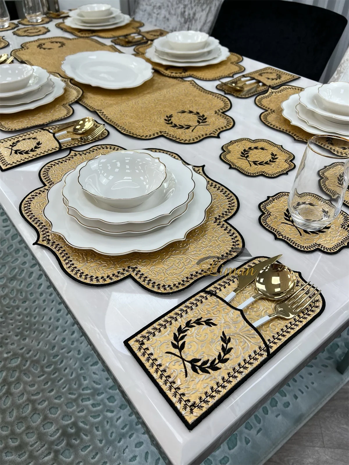 Placematset 19 Delig | 6 Persoons Gold Damask - Image 3